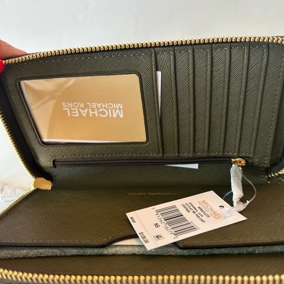 Michael Kors NWT Olive Pebble Grain Phone Case Wristlet - Picture 2 of 7